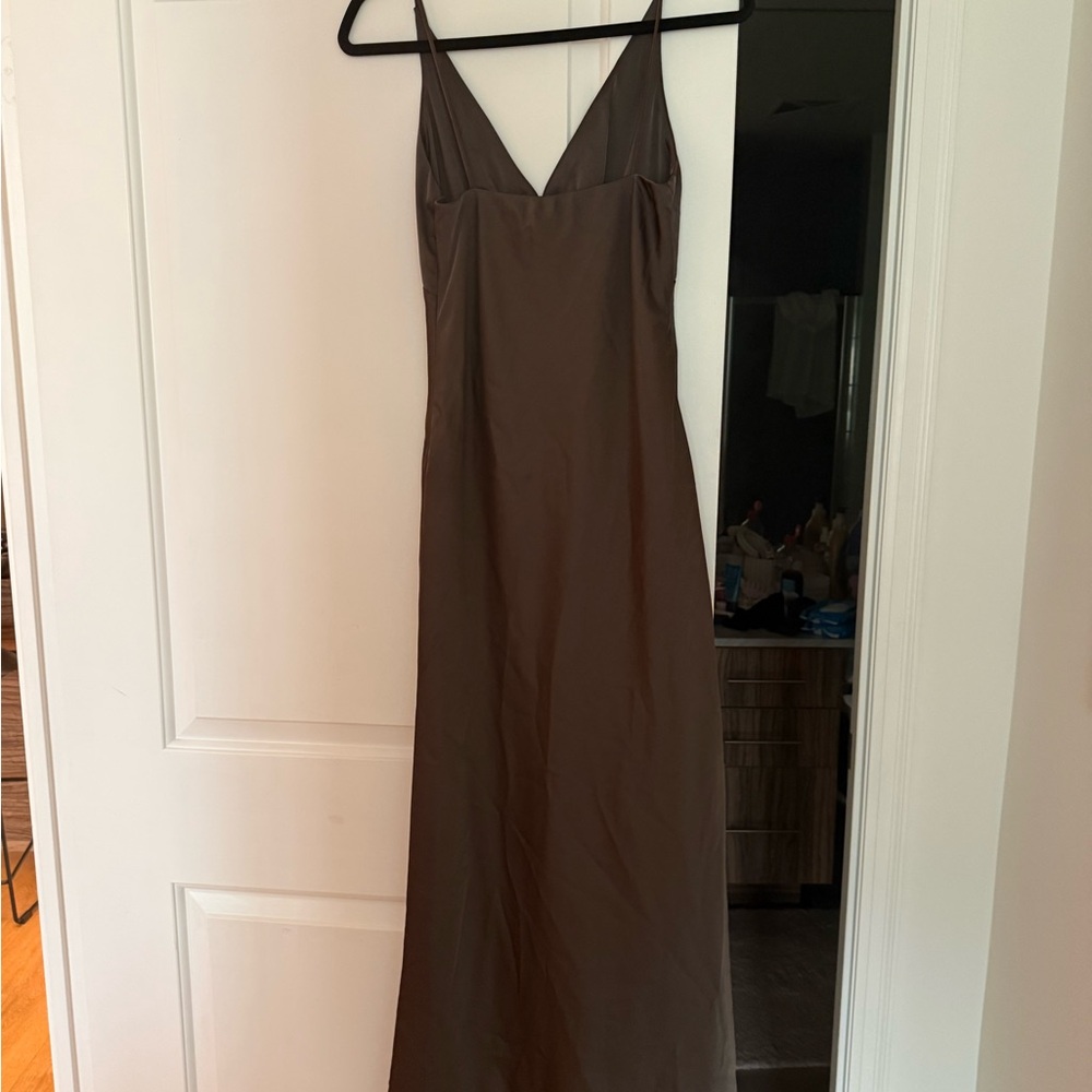 Elegant Black Satin Maxi Dress with V-Neck - Picture 5 of 6